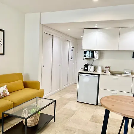 Port Of Center - Eaw Homes דירה